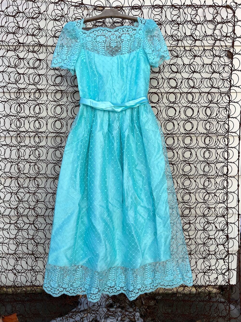 Vintage JCPenney Robbins Egg Blue Lace over Satin Formal Dress 9/10